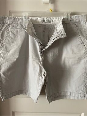 Old Navy Men's Light Gray Flat Front linen Shorts